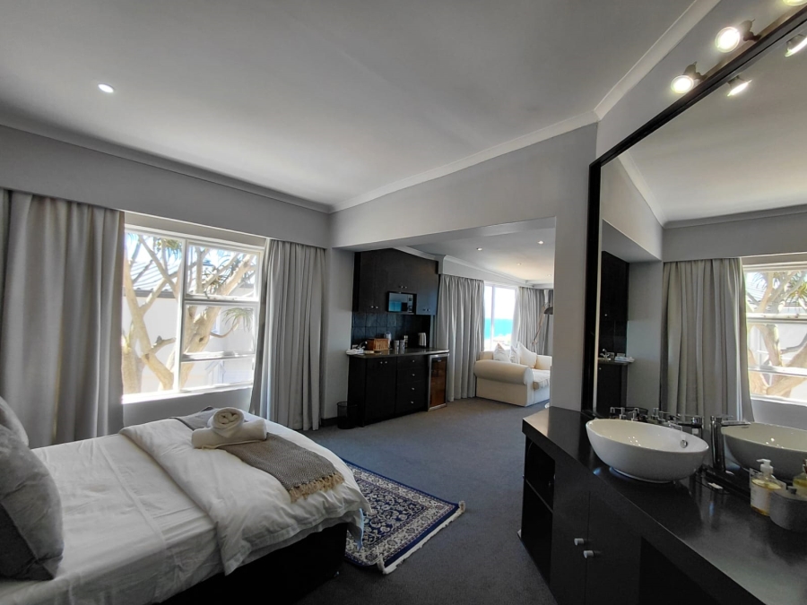 5 Bedroom Property for Sale in Jeffreys Bay Central Eastern Cape